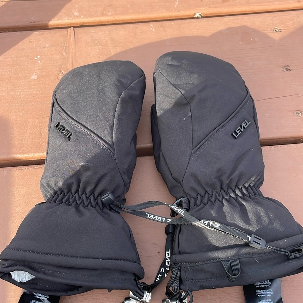 LEVEL ski gloves size small